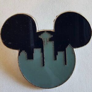 DISNEY Pin Trading ~ Mickey Mouse Icon ~ Seattle Wa. Skyline ~ 2013 ~ P02
